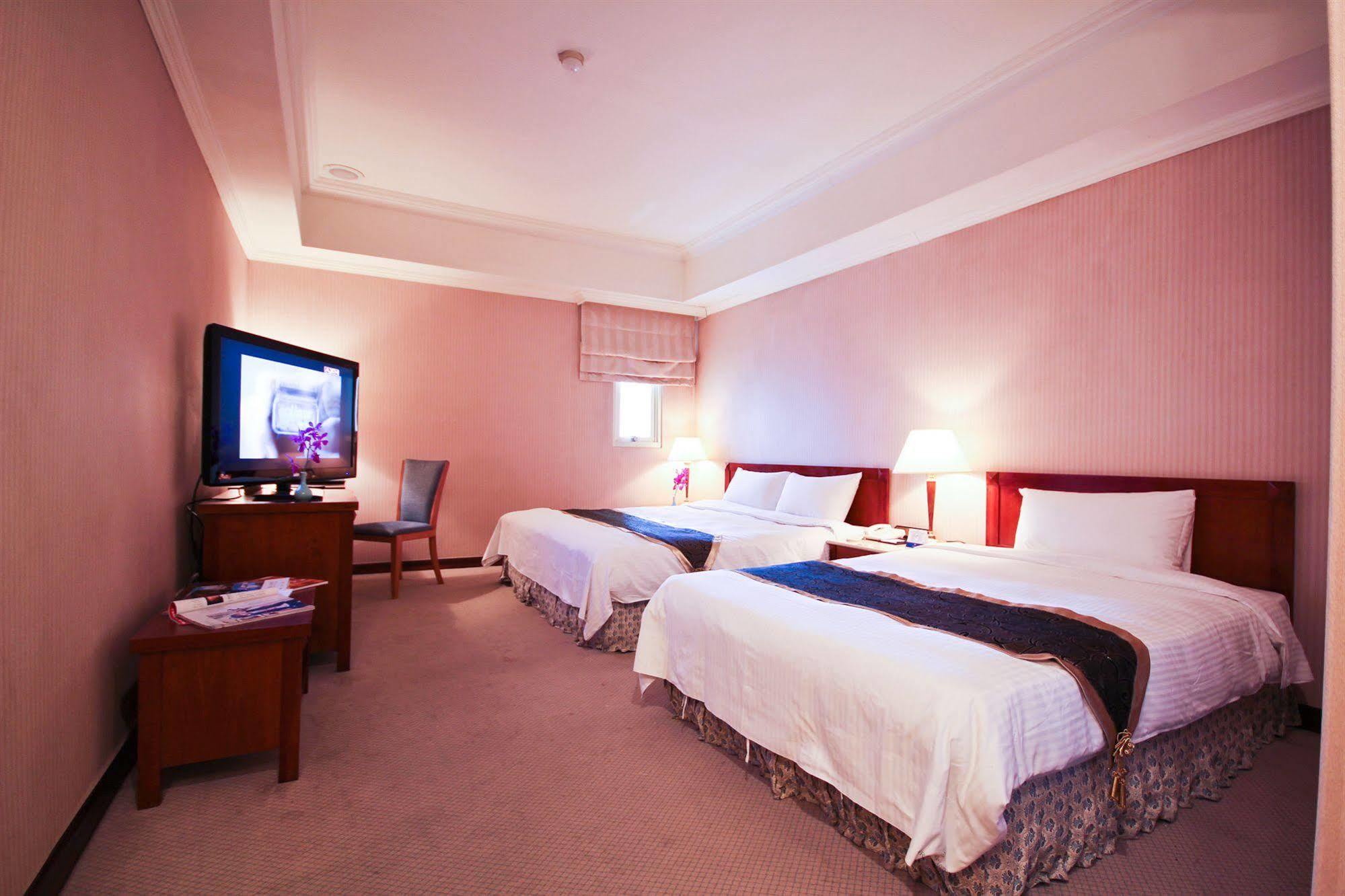 Grand Boss Hotel Yilan Exterior foto