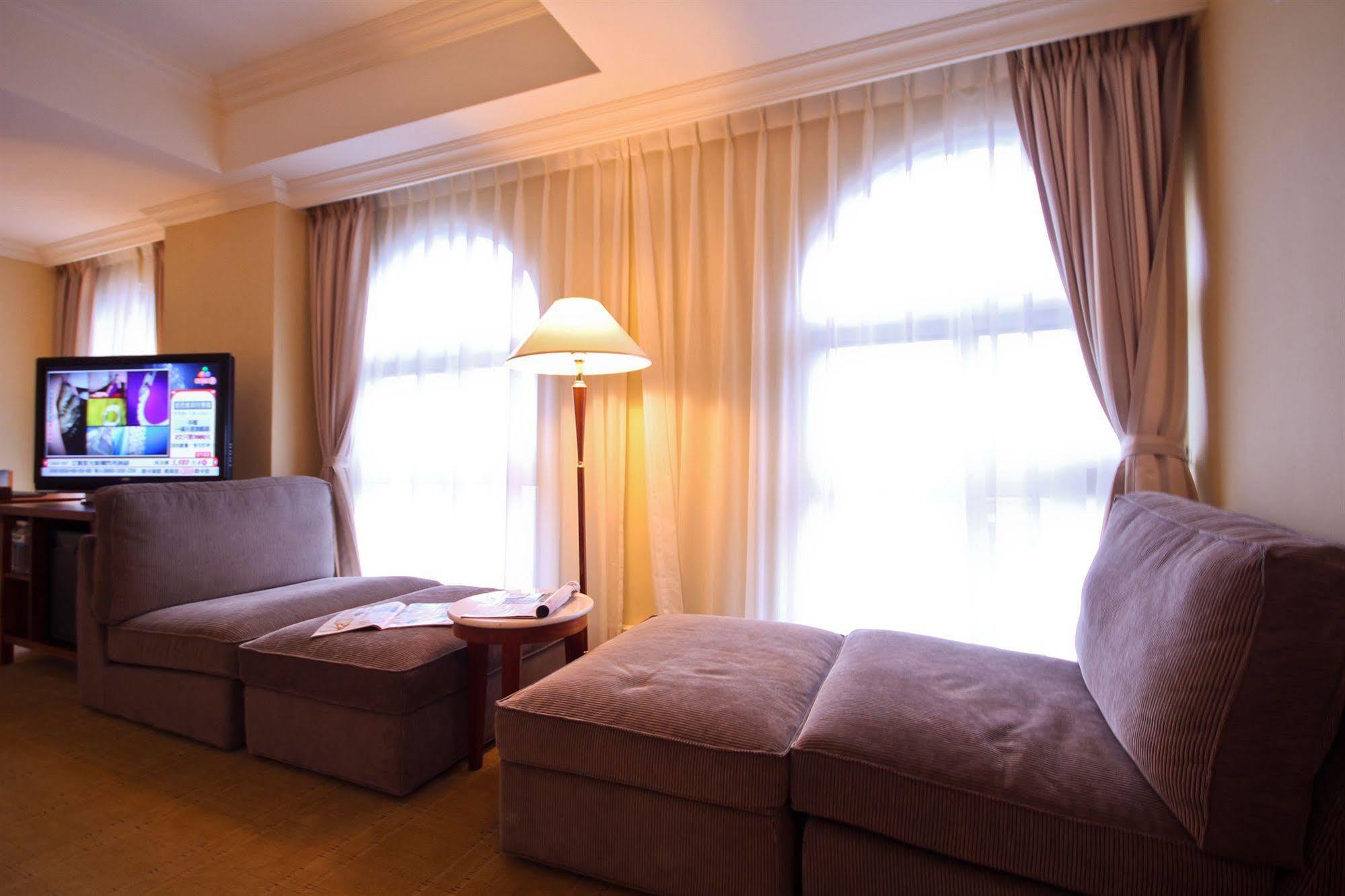 Grand Boss Hotel Yilan Exterior foto